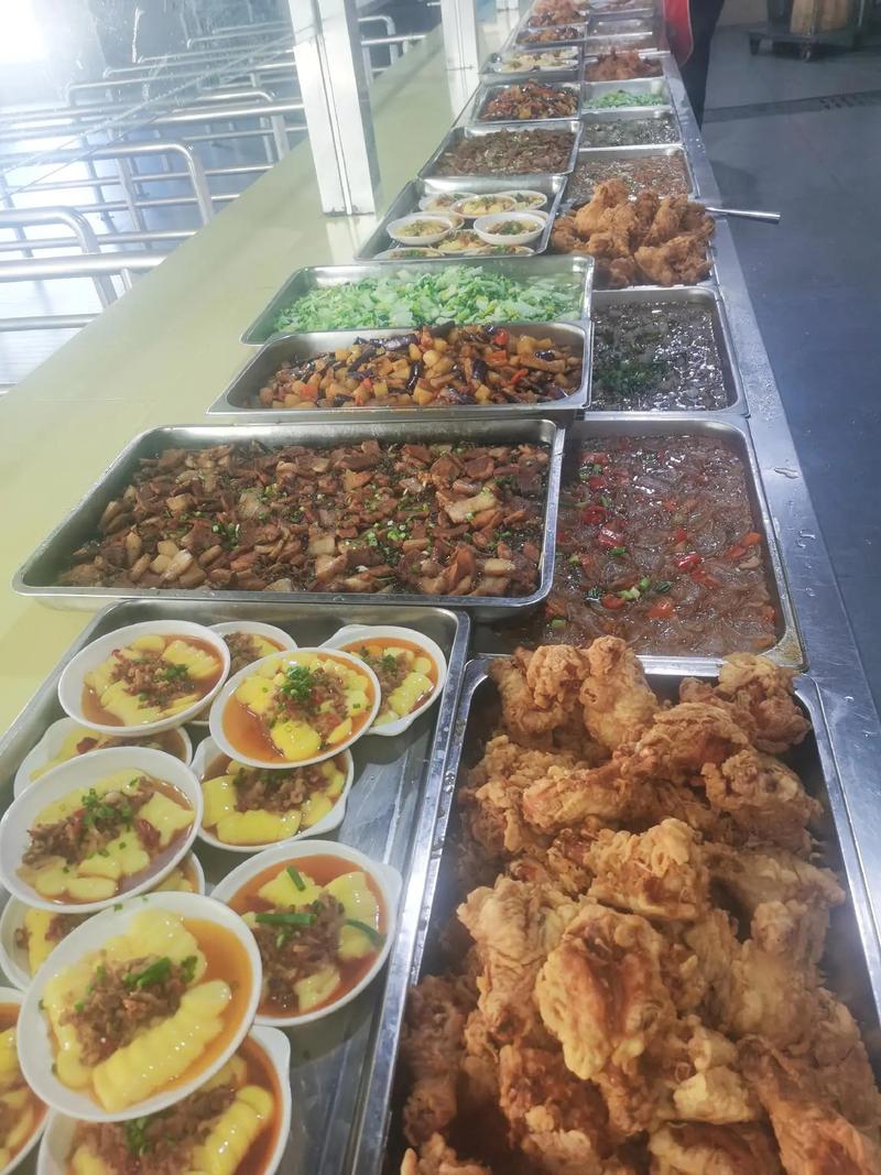 简简单单一餐 工厂食堂里的烟火气与温度